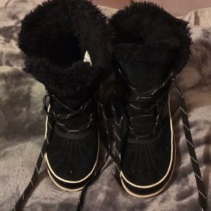 Women’s sorel short boots